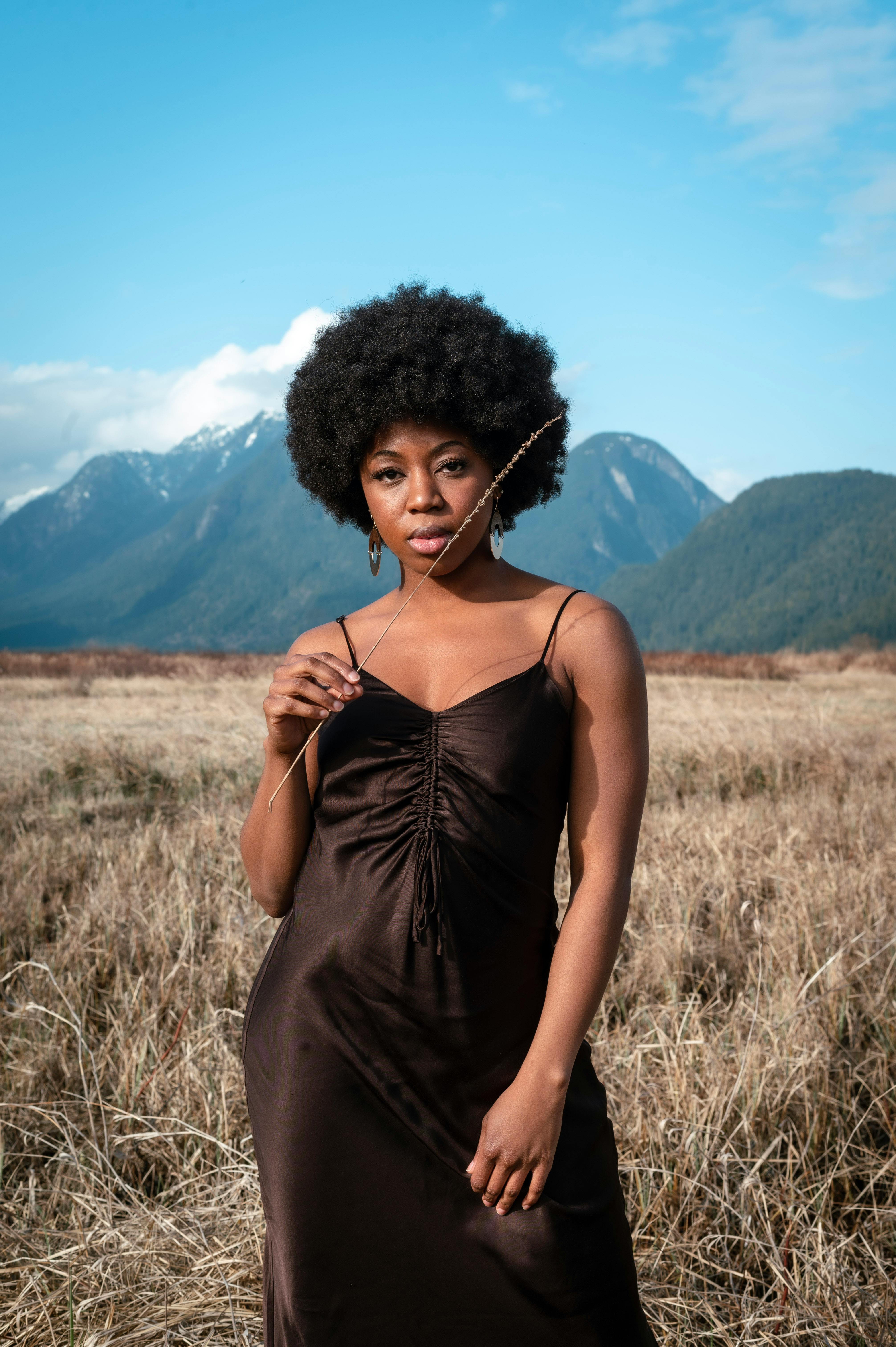 水蜜桃923与唇部纹理融合的轻雾质感试色