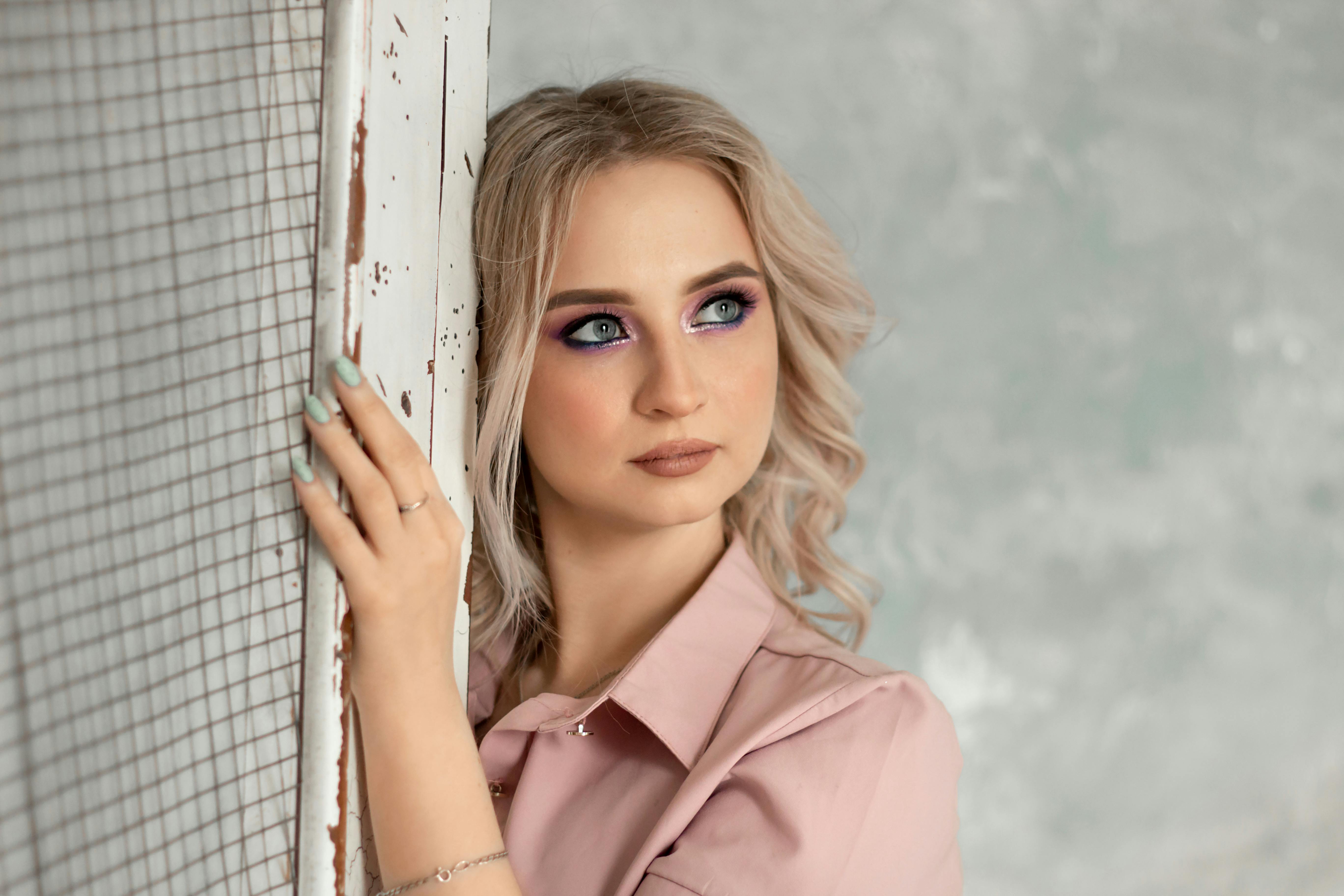 水蜜桃923在侧脸光线下的颜色层次试色